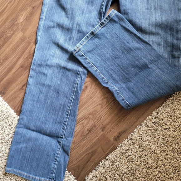 Lucky Brand straight jeans 👖 - Picture 2 of 7